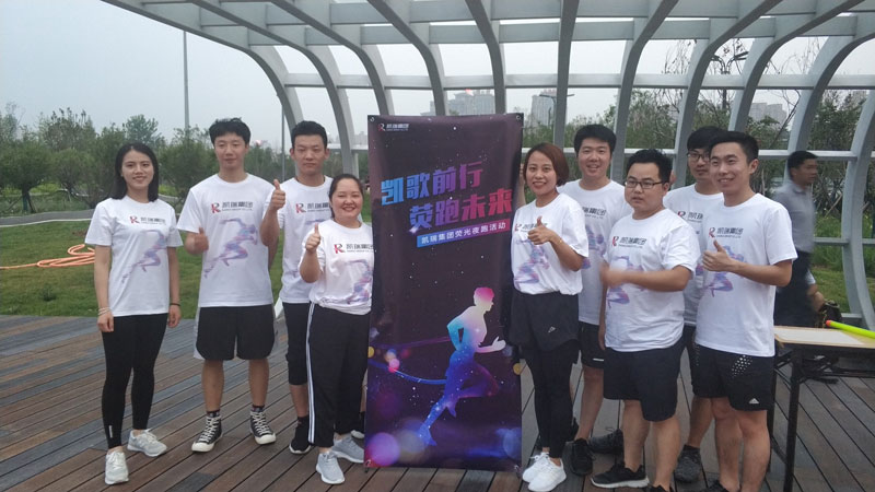记j9国际站集团2019年夏季荧光夜跑活动 记j9国际站集团2019年夏季荧光夜跑活动